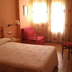 Glorias Hotel 2*